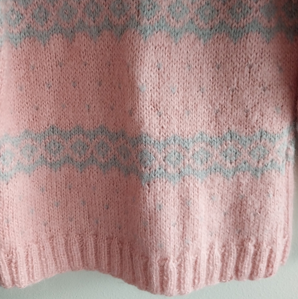 Vintage Hand Knit Lambswool Pink & Gray Fair Isle Boat Neck Long Sleeve Sweater - Picture 5 of 6